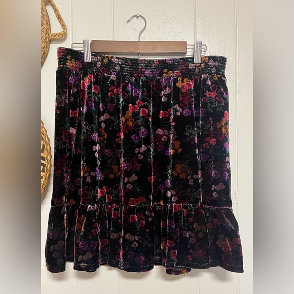 LOFT Dresses & Skirts - LOFT Floral Velvet Tiered Skirt Size Large